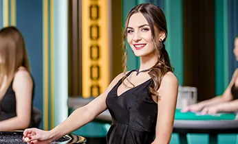 Nhân viên hỗ trợ khách hàng của HQ88 Nổ Hũ